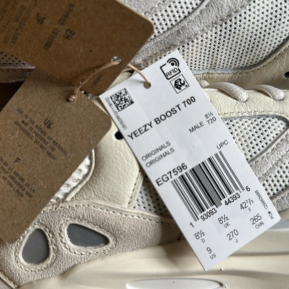 NWT Yeezy Boost 700 by Adidas - Picture 3 of 4